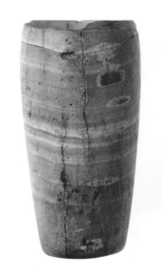  <em>Squat Globular Vase</em>, ca. 3300-3100 B.C.E. Clay, 4 3/4 x Diam. 5 5/8 in. (12.1 x 14.3 cm). Brooklyn Museum, Charles Edwin Wilbour Fund, 07.447.343. Creative Commons-BY (Photo: Brooklyn Museum, CUR.07.447.343_NegC_print_bw.jpg)