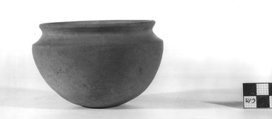  <em>Hemispherical Bowl</em>, ca. 3500-3300 B.C.E. or 3100-2675 B.C.E. Clay, 2 5/8 x Diam. 4 1/16 in. (6.6 x 10.3 cm). Brooklyn Museum, Charles Edwin Wilbour Fund, 07.447.383. Creative Commons-BY (Photo: Brooklyn Museum, CUR.07.447.383_NegA_print_bw.jpg)
