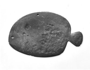 <em>Palette in the Shape of a Fish</em>, ca. 3400-3200 B.C.E. Graywacke, 6 11/16 x 4 1/8 in. (17 x 10.5 cm). Brooklyn Museum, Charles Edwin Wilbour Fund, 07.447.611. Creative Commons-BY (Photo: Brooklyn Museum, CUR.07.447.611_NegE_print_bw.jpg)