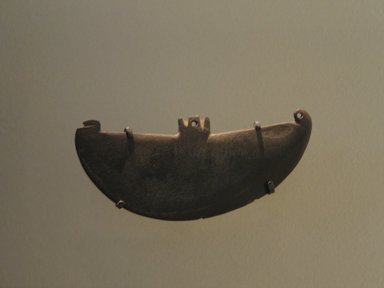  <em>Palette in the Shape of a Boat</em>, ca. 3700–3600 B.C.E. Graywacke, 4 3/16 x 1 13/16 in. (10.7 x 4.6 cm). Brooklyn Museum, Charles Edwin Wilbour Fund, 07.447.613. Creative Commons-BY (Photo: Brooklyn Museum, CUR.07.447.613_erg456.jpg)