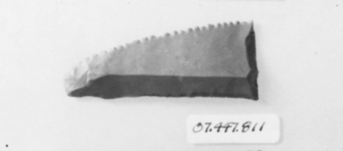  <em>Sickle Blade</em>, ca. 4400–3100 B.C.E. Flint, 1 1/8 x 2 11/16 in. (2.8 x 6.8 cm). Brooklyn Museum, Charles Edwin Wilbour Fund, 07.447.811. Creative Commons-BY (Photo: , CUR.07.447.811_NegID_07.447.810GRPA_print_cropped_bw.jpg)
