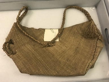 ni-Vanuatu. <em>Basket</em>, late 19th century. Fiber, 10 x 17 11/16 in. (25.4 x 45 cm). Brooklyn Museum, By exchange, 07.468.9418. Creative Commons-BY (Photo: , CUR.07.468.9418_overall.jpg)
