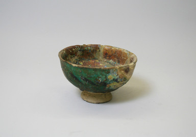  <em>Small Bowl</em>, 13th century. Ceramic, fritware, 2 15/16 x 5 in. (7.4 x 12.7 cm). Brooklyn Museum, Museum Collection Fund, 08.32. Creative Commons-BY (Photo: Brooklyn Museum, CUR.08.32_exterior.jpg)