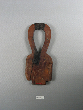  <em>Girdle of Isis Amulet</em>, ca. 1400-400 B.C.E. Wood, 6 11/16 x 2 5/8 x 1/2 in. (17 x 6.6 x 1.2 cm). Brooklyn Museum, Charles Edwin Wilbour Fund, 08.480.177. Creative Commons-BY (Photo: Brooklyn Museum, CUR.08.480.177_view2.jpg)
