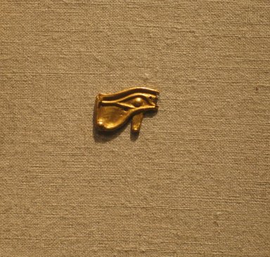  <em>Wadjet-eye Amulet</em>, ca. 664–30 B.C.E. Sheet gold, 1/2 x 11/16 in. (1.3 x 1.8 cm). Brooklyn Museum, Charles Edwin Wilbour Fund, 08.480.217. Creative Commons-BY (Photo: Brooklyn Museum, CUR.08.480.217_wwg8.jpg)