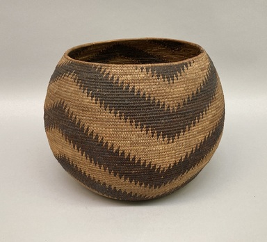 Maidu. <em>Coiled Storage Basket (Tu-tu) with an "o-du" pattern</em>. Sedge root, redbud, willow shoots?, 9 3/4 x 12 3/4 in. or (22.5 x 24.5 cm). Brooklyn Museum, Museum Expedition 1908, Museum Collection Fund, 08.491.8691. Creative Commons-BY (Photo: Brooklyn Museum, CUR.08.491.8691.jpg)