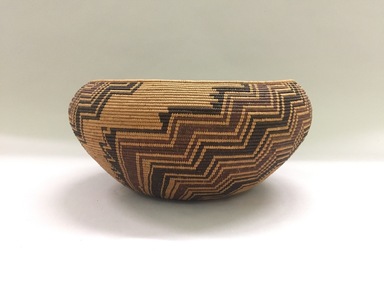 Maidu. <em>Large Coiled Basket (Dop-pim-lo-lom)</em>, late 19th or early 20th century. Maple, bracken fern root, redbud bark, 5 3/4 x 12 1/2 x 12 1/2 in. (14.6 x 31.8 x 31.8 cm). Brooklyn Museum, Museum Expedition 1908, Museum Collection Fund, 08.491.8742. Creative Commons-BY (Photo: , CUR.08.491.8742.jpg)