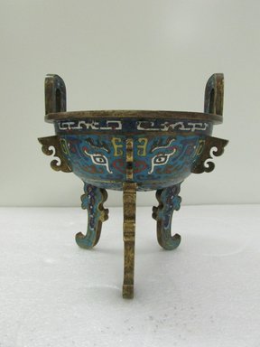  <em>Medium Sized Incense Burner? and Cover</em>, late 18th century. Cloisonné enamel on copper alloy, 10 7/16 x 8 7/8 in. (26.5 x 22.5 cm). Brooklyn Museum, Gift of Samuel P. Avery, 09.575a-b. Creative Commons-BY (Photo: Brooklyn Museum, CUR.09.575a.jpg)