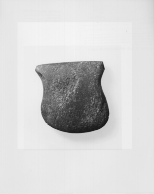  <em>Broad Short Axe</em>. Stone, 1 3/4 x 3 11/16 in. (4.5 x 9.3 cm). Brooklyn Museum, Charles Edwin Wilbour Fund, 09.889.114. Creative Commons-BY (Photo: Brooklyn Museum, CUR.09.889.114_NegA_print_bw.jpg)