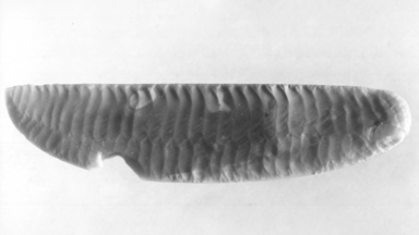  <em>Knife</em>, ca. 3300-3100 B.C.E. Flint, 2 5/16 x 9 11/16 in. (5.9 x 24.6 cm). Brooklyn Museum, Charles Edwin Wilbour Fund, 09.889.120. Creative Commons-BY (Photo: Brooklyn Museum, CUR.09.889.120_NegA_print_bw.jpg)