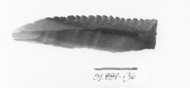  <em>Saw</em>, ca. 4400-2675 B.C.E. Flint, 13/16 x 3 1/8 in. (2 x 7.9 cm). Brooklyn Museum, Charles Edwin Wilbour Fund, 09.889.136. Creative Commons-BY (Photo: , CUR.09.889.136_NegID_07.447.966_GRPA_print_cropped_bw.jpg)