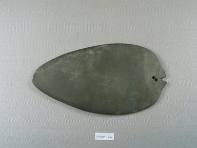  <em>Oblong Palette</em>, ca. 3300-3100 B.C.E. Slate, 4 x 1/4 x 7 3/8 in. (10.2 x 0.7 x 18.8 cm). Brooklyn Museum, Charles Edwin Wilbour Fund, 09.889.162. Creative Commons-BY (Photo: Brooklyn Museum, CUR.09.889.162_view2.jpg)