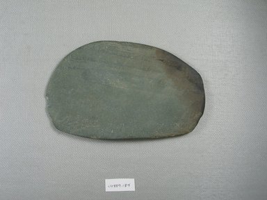  <em>Coarse Palette</em>. Slate, 3 7/16 x 3/8 x 5 11/16 in. (8.8 x 1 x 14.4 cm). Brooklyn Museum, Charles Edwin Wilbour Fund, 09.889.184. Creative Commons-BY (Photo: Brooklyn Museum, CUR.09.889.184_overall.jpg)