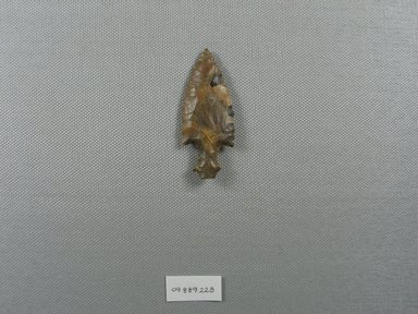  <em>Arrowhead</em>, ca. 4400–3100 B.C.E. Flint, 1 x 1/4 x 2 7/16 in. (2.5 x 0.7 x 6.2 cm). Brooklyn Museum, Charles Edwin Wilbour Fund, 09.889.223. Creative Commons-BY (Photo: Brooklyn Museum, CUR.09.889.223_overall.jpg)
