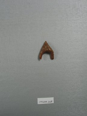  <em>Arrowhead</em>, ca. 4400–3100 B.C.E. Chert, 7/8 x 1/4 x 1 3/16 in. (2.2 x 0.7 x 3 cm). Brooklyn Museum, Charles Edwin Wilbour Fund, 09.889.268. Creative Commons-BY (Photo: Brooklyn Museum, CUR.09.889.268_overall.jpg)
