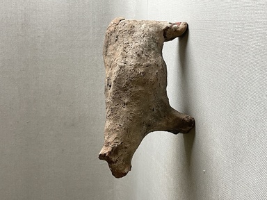 <em>Figurine of a Cow</em>, ca. 4400-2170 B.C.E. Clay, 3 15/16 x 2 5/16 x 6 11/16 in. (10 x 5.8 x 17 cm). Brooklyn Museum, Charles Edwin Wilbour Fund, 09.889.323. Creative Commons-BY (Photo: Brooklyn Museum, CUR.09.889.323_left01.JPG)