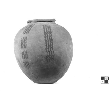  <em>Globular Vase</em>, ca. 3100–2675 B.C.E. Terracotta, pigment, 7 1/2 x Diam. 7 1/8 in. (19 x 18.1 cm). Brooklyn Museum, Charles Edwin Wilbour Fund, 09.889.419. Creative Commons-BY (Photo: Brooklyn Museum, CUR.09.889.419_NegA_print_bw.jpg)