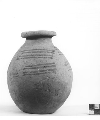  <em>Urn</em>, ca. 4400-3100 B.C.E. Terracotta Brooklyn Museum, Charles Edwin Wilbour Fund, 09.889.429. Creative Commons-BY (Photo: Brooklyn Museum, CUR.09.889.429_NegA_print_bw.jpg)