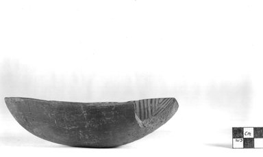  <em>Oblong Dish</em>, ca. 3800-3500 B.C.E. Terracotta, pigment, 1 7/8 x 4 3/4 x 6 9/16 in. (4.8 x 12.1 x 16.6 cm). Brooklyn Museum, Charles Edwin Wilbour Fund, 09.889.442. Creative Commons-BY (Photo: Brooklyn Museum, CUR.09.889.442_NegA_print_bw.jpg)