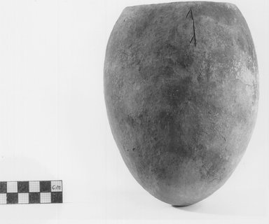  <em>Urn</em>. Terracotta, Height 7 1/4 in. (18.4 cm), or 6 3/4 in. (17.1 cm). Brooklyn Museum, Charles Edwin Wilbour Fund, 09.889.447. Creative Commons-BY (Photo: Brooklyn Museum, CUR.09.889.447_NegA_print_bw.jpg)