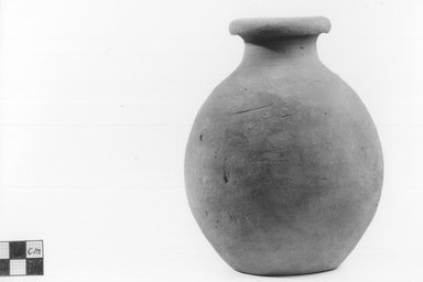  <em>Globular Shaped Bottle</em>, ca. 4400-3100 B.C.E. Terracotta, Height: 6 in. (15.2 cm), or 5 5/8 in. (14.3 cm). Brooklyn Museum, Charles Edwin Wilbour Fund, 09.889.469. Creative Commons-BY (Photo: Brooklyn Museum, CUR.09.889.469_NegA_print_bw.jpg)
