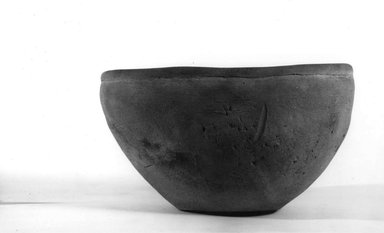  <em>Deep Bowl with Rim</em>. Terracotta, 09.889.487a: Diameter 4 1/2 in. (11.4 cm) to 4 3/4 in. (12.1 cm). Brooklyn Museum, Charles Edwin Wilbour Fund, 09.889.487. Creative Commons-BY (Photo: Brooklyn Museum, CUR.09.889.487_NegA_print_bw.jpg)