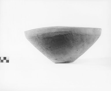  <em>Deep Dish</em>. Terracotta, Diameter: 9 3/8 in. (23.8 cm) to 10 3/4 in. (27.3 cm). Brooklyn Museum, Charles Edwin Wilbour Fund, 09.889.491. Creative Commons-BY (Photo: Brooklyn Museum, CUR.09.889.491_NegA_print_bw.jpg)