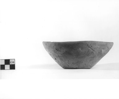  <em>Flat Cup</em>. Terracotta, Diameter 5 1/4 in. (13.3 cm) to 5 1/2 in. (14 cm). Brooklyn Museum, Charles Edwin Wilbour Fund, 09.889.498. Creative Commons-BY (Photo: Brooklyn Museum, CUR.09.889.498_NegA_print_bw.jpg)