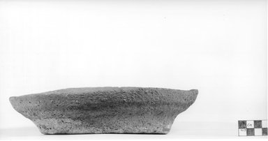  <em>Flat Dish</em>. Terracotta, Diameter 9 1/2 in. (24.1 cm) to 9 7/8 in. (25.1 cm). Brooklyn Museum, Charles Edwin Wilbour Fund, 09.889.508. Creative Commons-BY (Photo: Brooklyn Museum, CUR.09.889.508_NegA_print_bw.jpg)