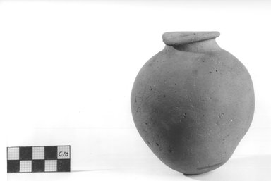  <em>Globular Urn</em>, ca. 3800-3500 B.C.E. Terracotta, Height 4 1/4 in. (10.8 cm), or height 4 1/8 in. (10.5 cm). Brooklyn Museum, Charles Edwin Wilbour Fund, 09.889.510. Creative Commons-BY (Photo: Brooklyn Museum, CUR.09.889.510_NegA_print_bw.jpg)