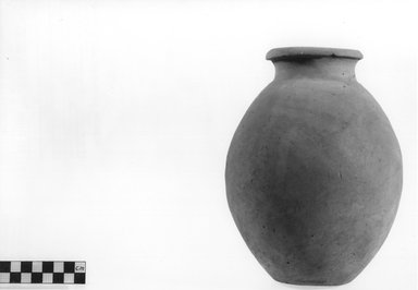  <em>Urn</em>, ca. 4400-3100 B.C.E. Terracotta, Height: 8 3/8 in. (21.3 cm). Brooklyn Museum, Charles Edwin Wilbour Fund, 09.889.525. Creative Commons-BY (Photo: Brooklyn Museum, CUR.09.889.525_NegA_print_bw.jpg)