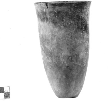  <em>Goblet Shaped Vase</em>, ca. 3800-3300 B.C.E. Clay, 6 7/16 x diam. of mouth 3 9/16 in. (16.3 x 9.1 cm). Brooklyn Museum, Charles Edwin Wilbour Fund, 09.889.554. Creative Commons-BY (Photo: Brooklyn Museum, CUR.09.889.554_NegA_print_bw.jpg)