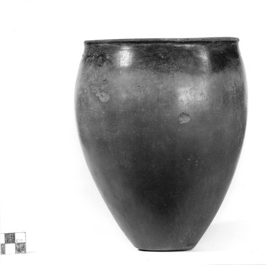  <em>Ovoid Shaped Vase</em>, ca. 3800-3300 B.C.E. Clay, 7 15/16 x diam. of mouth 6 1/2 in. (20.1 x 16.5 cm). Brooklyn Museum, Charles Edwin Wilbour Fund, 09.889.558. Creative Commons-BY (Photo: Brooklyn Museum, CUR.09.889.558_NegA_print_bw.jpg)