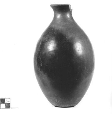  <em>Ovoid Shaped Vase</em>, ca. 4400–3100 B.C.E. Terracotta, pigment, 9 3/4 x 4 5/8 in. (24.8 x 11.7 cm). Brooklyn Museum, Charles Edwin Wilbour Fund, 09.889.572. Creative Commons-BY (Photo: Brooklyn Museum, CUR.09.889.572_NegA_print_bw.jpg)