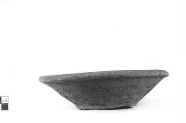  <em>Deep Dish</em>, ca. 3800–3500 B.C.E. Clay, Height: 2 in. (5.1 cm). Brooklyn Museum, Charles Edwin Wilbour Fund, 09.889.774. Creative Commons-BY (Photo: Brooklyn Museum, CUR.09.889.774_NegA_print_bw.jpg)