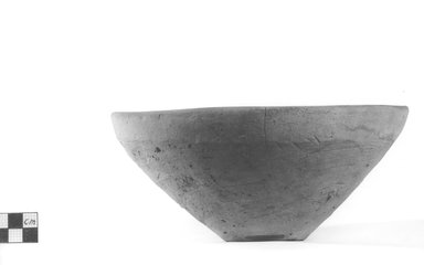  <em>Deep Bowl</em>, ca. 4400-3100 B.C.E. Terracotta, Height: 3 7/16 in. (8.7 cm). Brooklyn Museum, Charles Edwin Wilbour Fund, 09.889.788. Creative Commons-BY (Photo: Brooklyn Museum, CUR.09.889.788_NegA_print_bw.jpg)