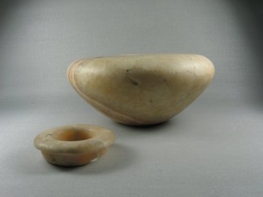  <em>Large Flat Vase and Lid</em>, ca. 2675-2625 B.C.E. Egyptian alabaster (calcite), 09.889.78a: 4 5/8 x Diam. 9 1/16 in. (11.8 x 23 cm). Brooklyn Museum, Charles Edwin Wilbour Fund, 09.889.78a-b. Creative Commons-BY (Photo: Brooklyn Museum, CUR.09.889.78a-b_view1.jpg)