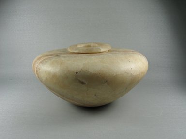  <em>Large Flat Vase and Lid</em>, ca. 2675-2625 B.C.E. Egyptian alabaster (calcite), 09.889.78a: 4 5/8 x Diam. 9 1/16 in. (11.8 x 23 cm). Brooklyn Museum, Charles Edwin Wilbour Fund, 09.889.78a-b. Creative Commons-BY (Photo: Brooklyn Museum, CUR.09.889.78a-b_view2.jpg)