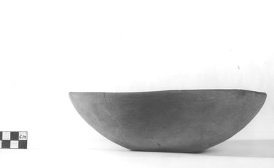  <em>Shallow Bowl</em>, ca. 4400-3100 B.C.E. Terracotta, Height: 2 13/16 in. (7.2 cm). Brooklyn Museum, Charles Edwin Wilbour Fund, 09.889.795. Creative Commons-BY (Photo: Brooklyn Museum, CUR.09.889.795_NegA_print_bw.jpg)