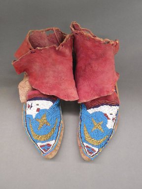  <em>Pair of Moccasins</em>, late 19th-early 20th century. Hide, dye, beads Brooklyn Museum, Purchased with funds given by Herman Stutzer, 10.229.4a-b (Photo: Brooklyn Museum, CUR.10.229.4a-b_view1.jpg)