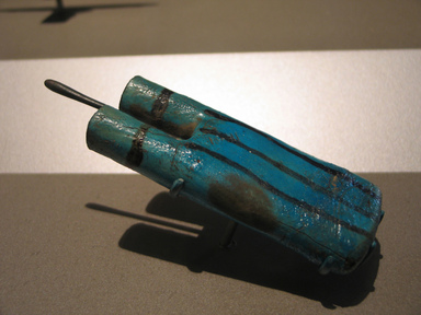  <em>Double Kohl Tube with Applicator</em>, ca. 1539-1292 B.C.E. Faience (container), bronze (applicator), 4 x 1 9/16 x 11/16 in. (10.2 x 4 x 1.7 cm). Brooklyn Museum, Museum Collection Fund, 11.671a-b. Creative Commons-BY (Photo: Brooklyn Museum, CUR.11.671a-b_erg456.jpg)