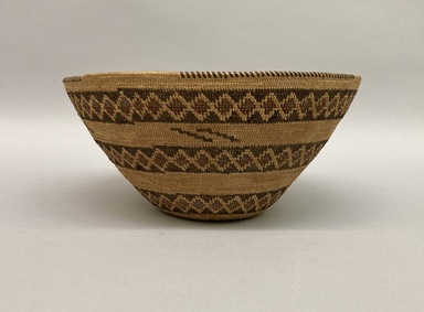 Yokuts. <em>Basketry Bowl</em>, early 20th century. Fiber, 5 × 10 3/4 × 10 5/8 in. (12.7 × 27.3 × 27 cm). Brooklyn Museum, Museum Expedition 1911, Museum Collection Fund, 11.694.9086. Creative Commons-BY (Photo: Brooklyn Museum, CUR.11.694.9086_view01.jpg)