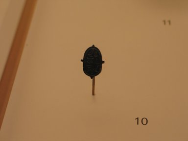  <em>Scarab of Sa-Inher</em>, ca. 1938-1700 B.C.E. Obsidian, 5/16 x 7/16 x 11/16 in. (0.8 x 1.1 x 1.8 cm). Brooklyn Museum, Gift of the Egypt Exploration Fund, 13.1028. Creative Commons-BY (Photo: Brooklyn Museum, CUR.13.1028_mummychamber.jpg)
