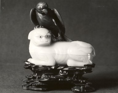  <em>Box and Cover</em>, 19th century. Jade, 3 1/4 x 3 9/16 in. (8.2 x 9 cm). Brooklyn Museum, Bequest of Robert B. Woodward, 14.443a-b. Creative Commons-BY (Photo: Brooklyn Museum, CUR.14.443a-b_bw.jpg)