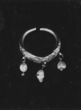 Egypto-Roman. <em>Earring</em>, 6th century C.E. Gold, pearl, 3/4 × 1 3/8 in. (1.9 × 3.5 cm). Brooklyn Museum, Gift of Evangeline Wilbour Blashfield, Theodora Wilbour, and Victor Wilbour honoring the wishes of their mother, Charlotte Beebe Wilbour, as a memorial to their father, Charles Edwin Wilbour, 16.147. Creative Commons-BY (Photo: , CUR.16.147_noneg_print_bw.jpg)