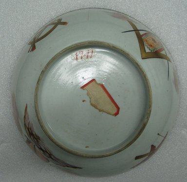  <em>Lowestoft Bowl with Masonic Decoration</em>, 1790-1810. Ceramic, 4 1/2 x 11 1/4 in. (11.4 x 28.6 cm). Brooklyn Museum, Gift of Kate M. Fowler, 17.11. Creative Commons-BY (Photo: Brooklyn Museum, CUR.17.11_bottom.jpg)