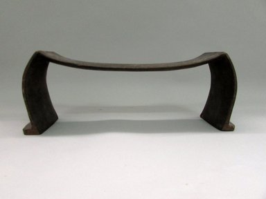 Tongan. <em>Headrest (Kali Hahapo)</em>, 19th century. Wood, 8 1/2 x 17 3/4 x 4 1/2 in. (21.6 x 45.1 x 11.4 cm). Brooklyn Museum, Gift of Mark A. Blackburn, 1991.170.2. Creative Commons-BY (Photo: Brooklyn Museum, CUR.1991.170.2.jpg)