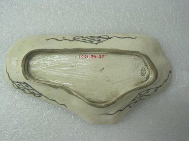  <em>Oribe ware Dish</em>, 19th-early 20th century. Ceramic, 1 x 8 1/4 x 4 1/4 in. Brooklyn Museum, Gift of the Estate of Charles A. Brandon, 1991.74.37. Creative Commons-BY (Photo: Brooklyn Museum, CUR.1991.74.37_bottom.jpg)
