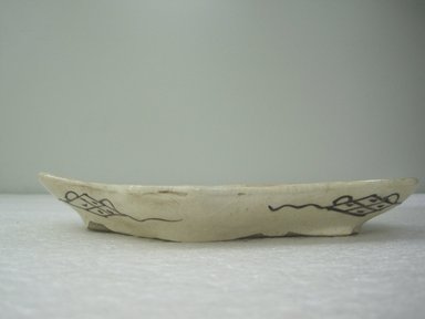  <em>Oribe ware Dish</em>, 19th-early 20th century. Ceramic, 1 x 8 1/4 x 4 1/4 in. Brooklyn Museum, Gift of the Estate of Charles A. Brandon, 1991.74.37. Creative Commons-BY (Photo: Brooklyn Museum, CUR.1991.74.37_side_view2.jpg)