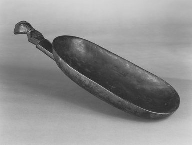 Dan. <em>Spoon with Handle Carved in Form of a Bird's Head  (Wunkirmian)</em>, 19th-20th century. Wood, 20 x 7 x 2 1/4in. (50.8 x 17.8 x 5.7cm). Brooklyn Museum, Gift of Blake Robinson, 1992.26.5. Creative Commons-BY (Photo: Brooklyn Museum, CUR.1992.26.5_print_bw.jpg)